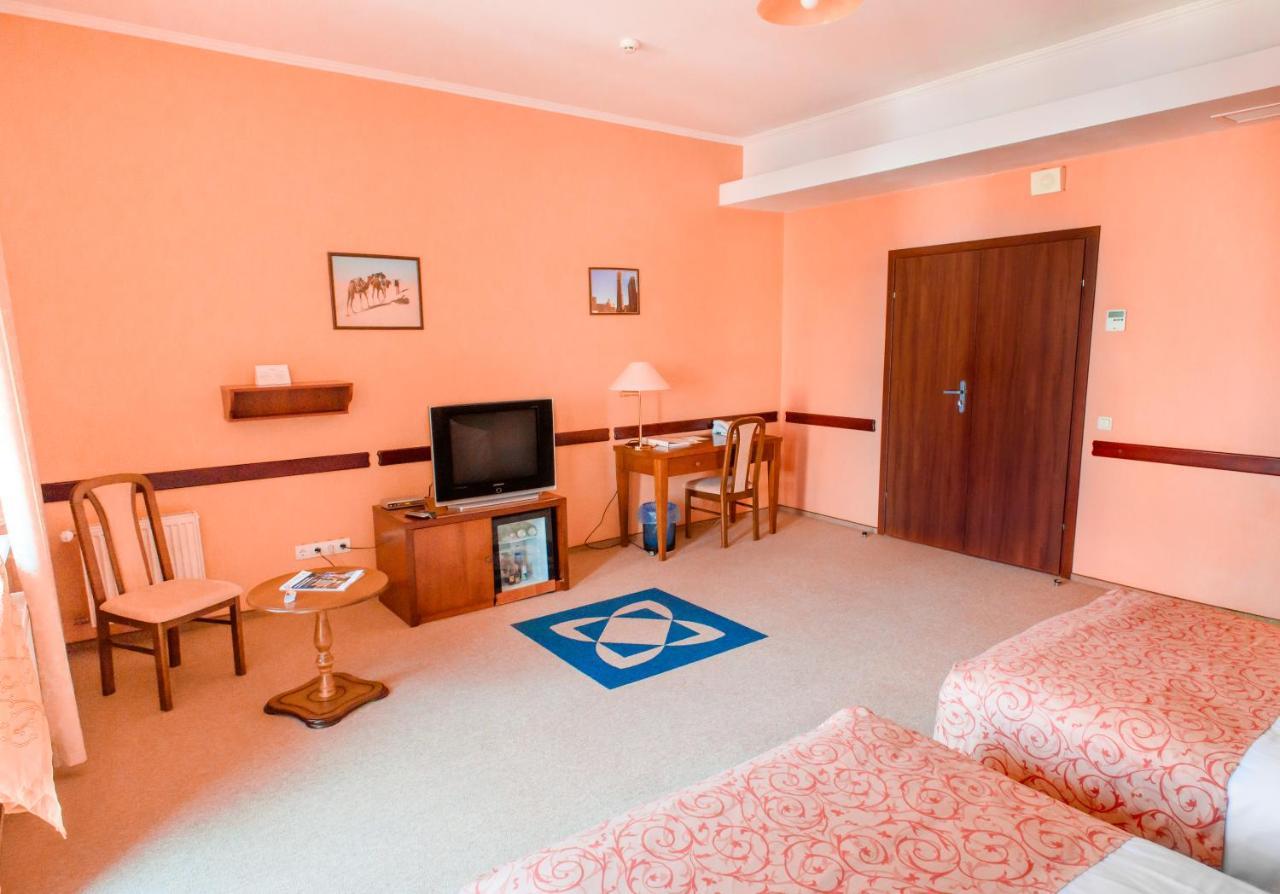 Premier Hotel Shafran Суми Екстериор снимка