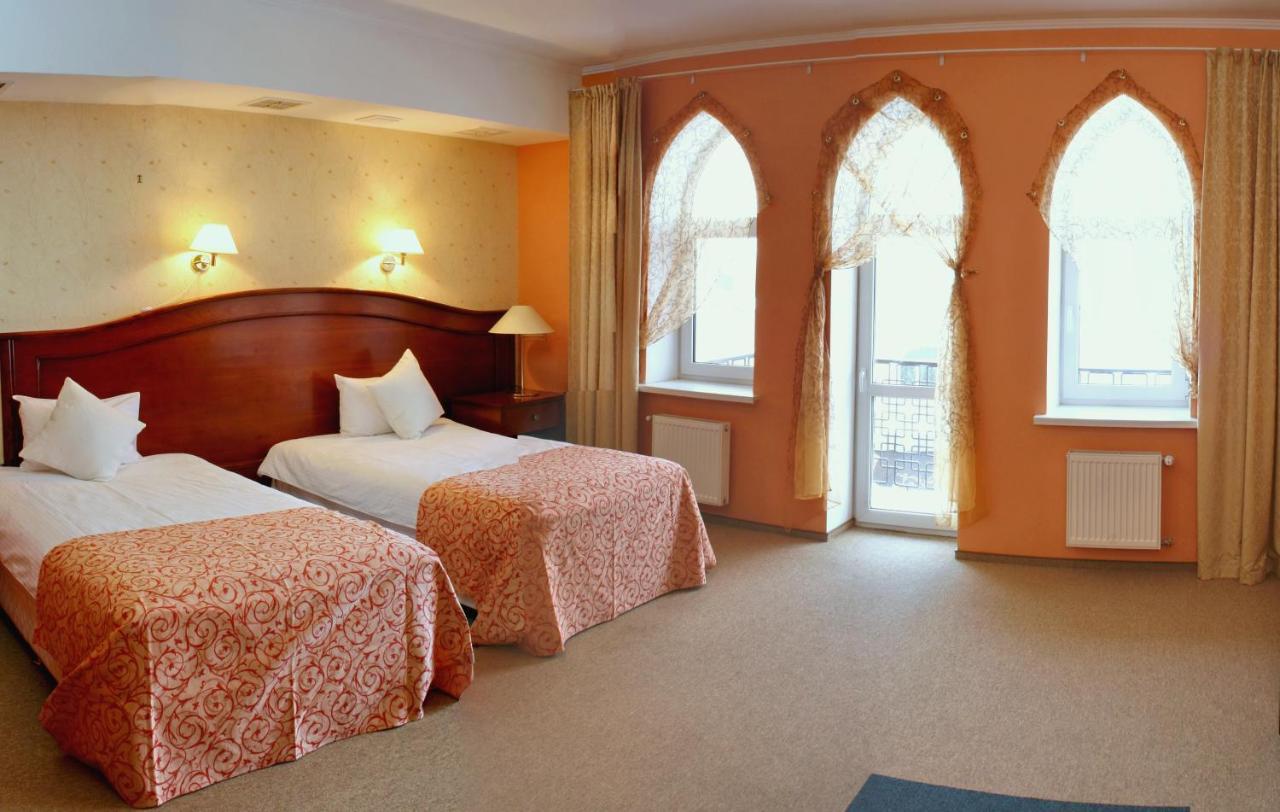 Premier Hotel Shafran Суми Екстериор снимка