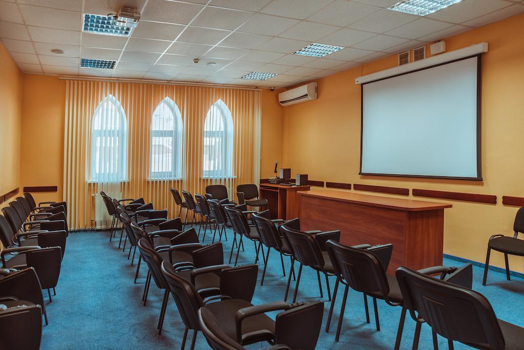 Premier Hotel Shafran Суми Екстериор снимка