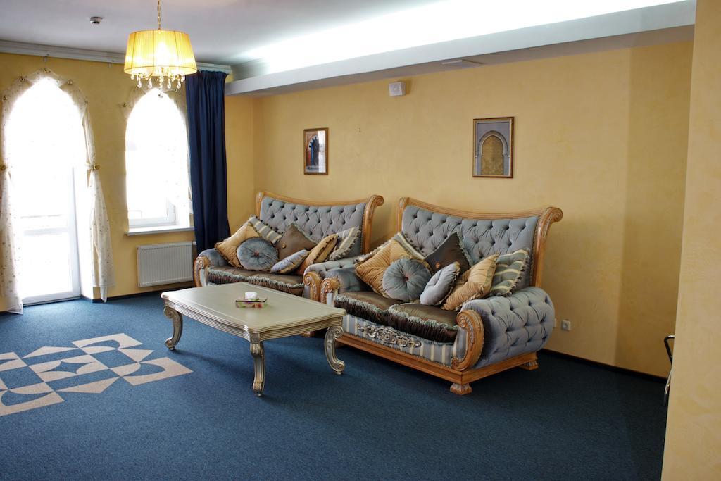 Premier Hotel Shafran Суми Екстериор снимка