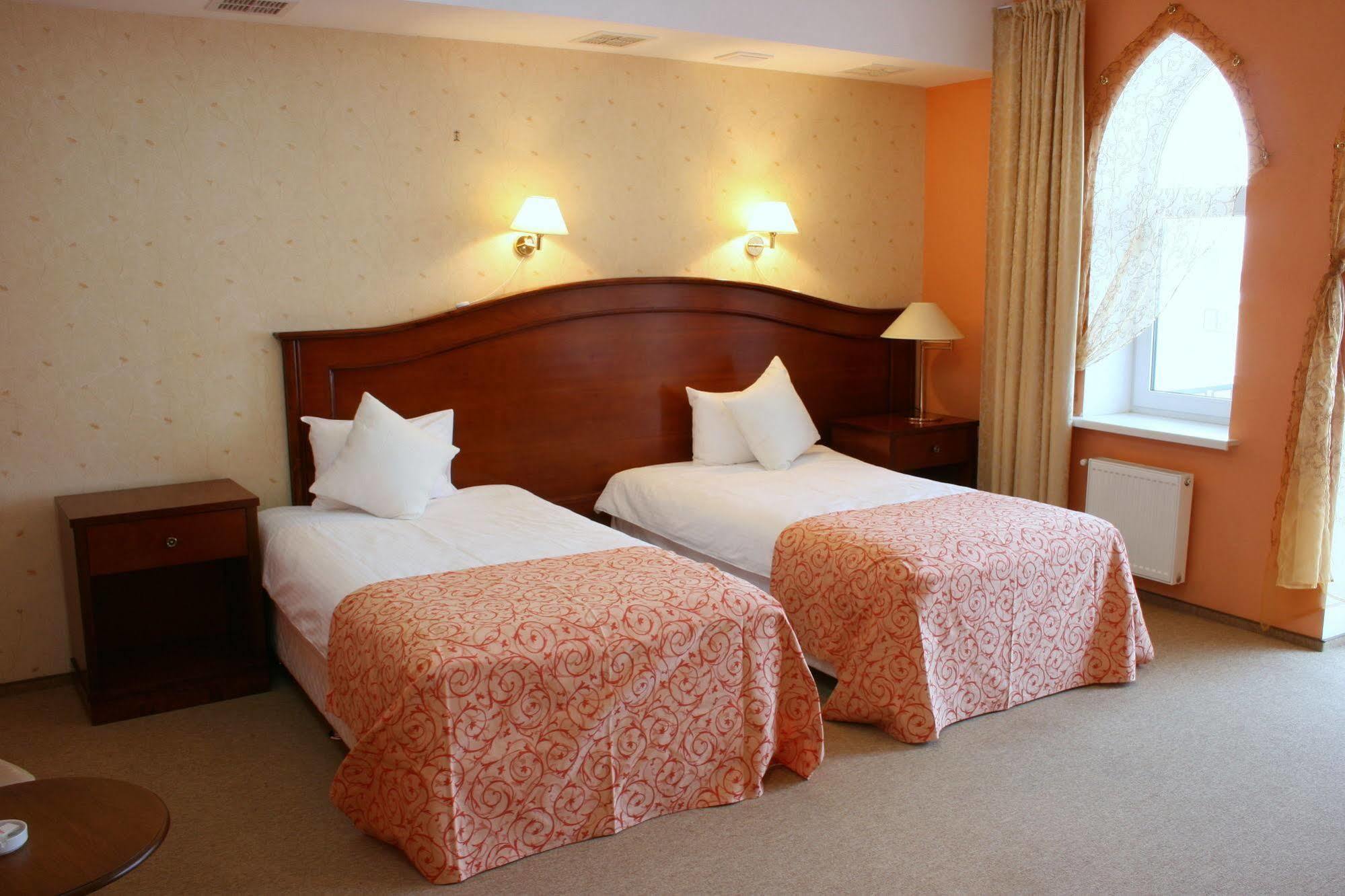 Premier Hotel Shafran Суми Екстериор снимка