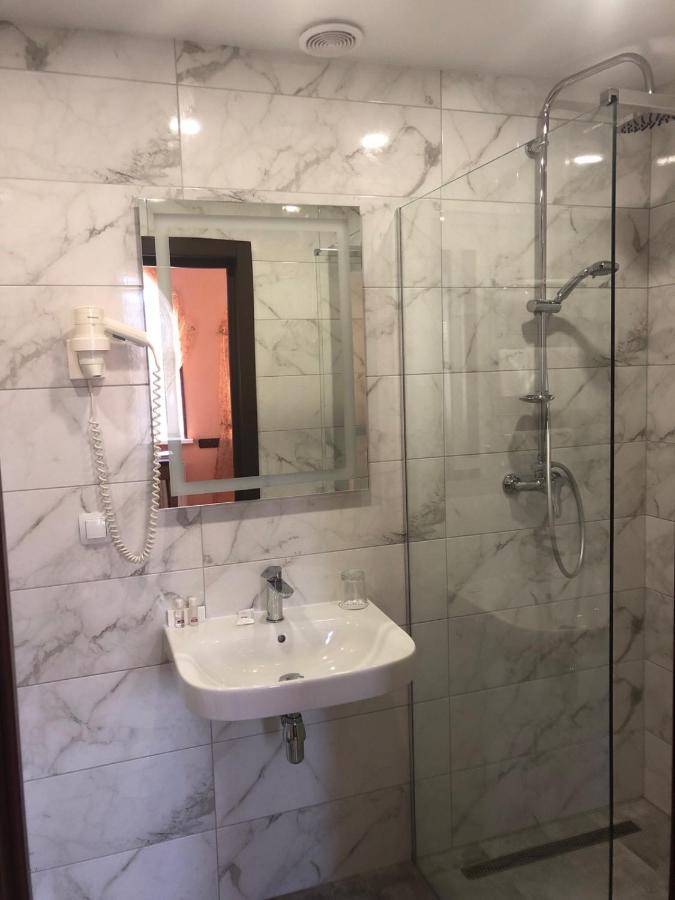 Premier Hotel Shafran Суми Екстериор снимка