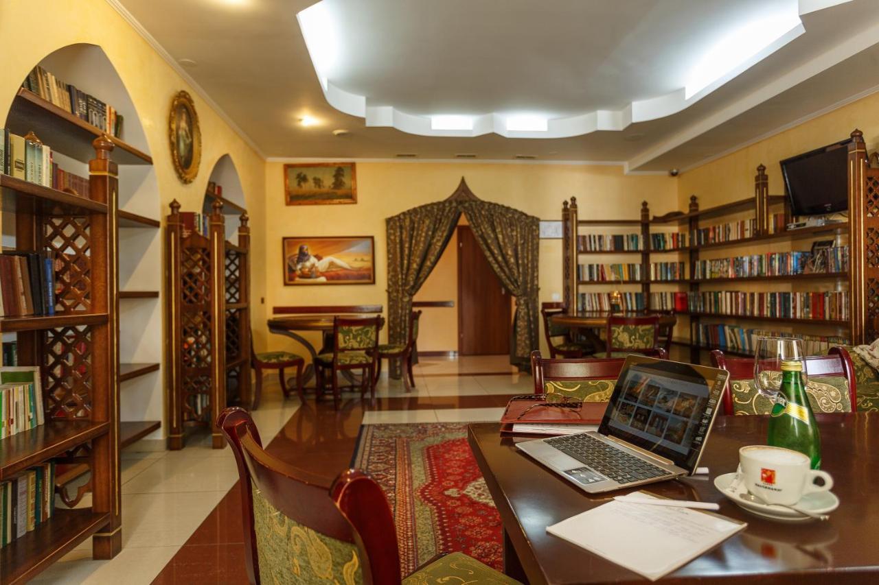 Premier Hotel Shafran Суми Екстериор снимка