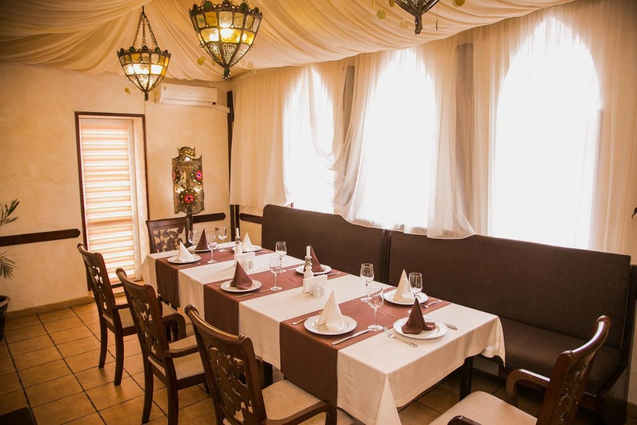 Premier Hotel Shafran Суми Екстериор снимка