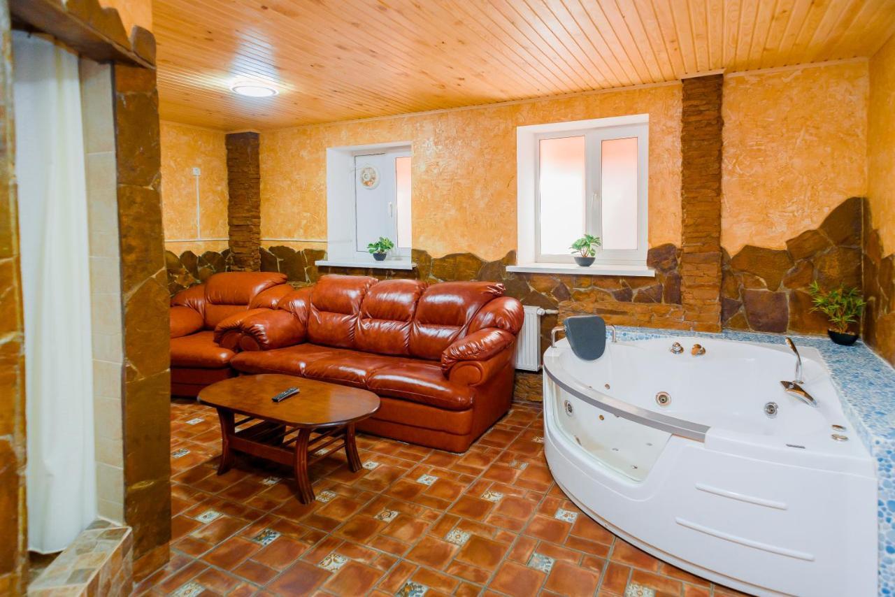 Premier Hotel Shafran Суми Екстериор снимка