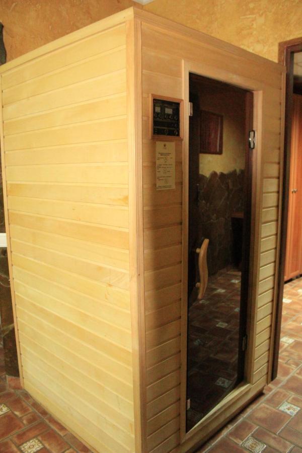 Premier Hotel Shafran Суми Екстериор снимка