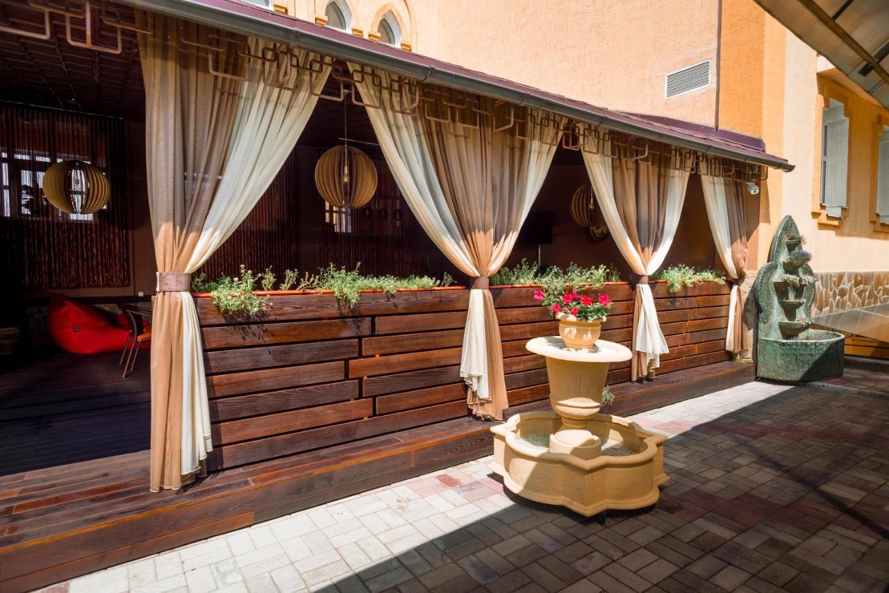 Premier Hotel Shafran Суми Екстериор снимка